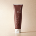 NURI SATIN, shampoing discipline, tube rose poudré